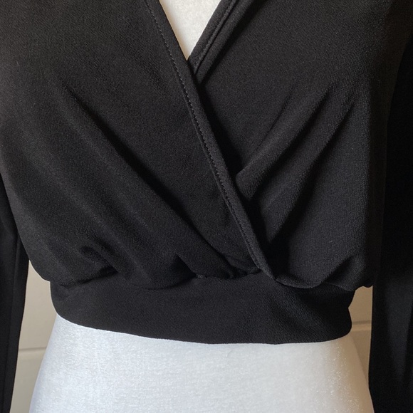 Long Sleeve Cropped Top Size Medium - Picture 4 of 5